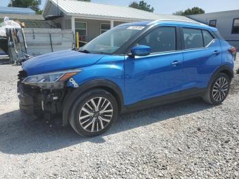  Salvage Nissan Kicks