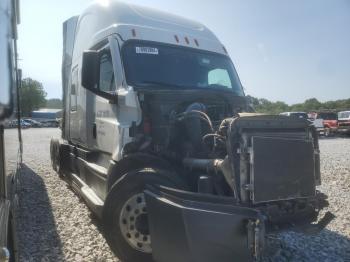  Salvage Freightliner Cascadia 1