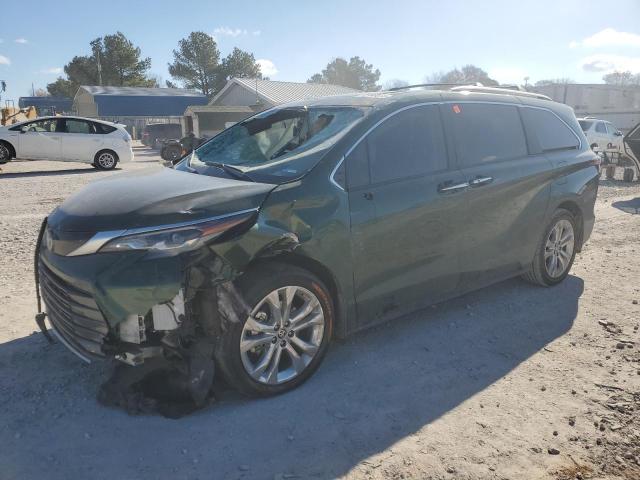  Salvage Toyota Sienna