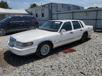  Salvage Lincoln Towncar