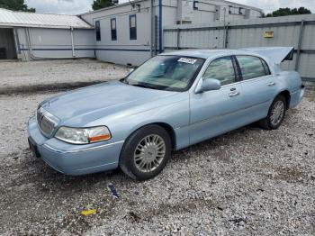 Salvage Lincoln Towncar