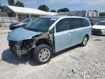  Salvage Toyota Sienna