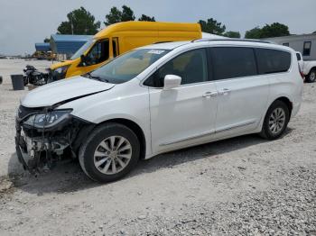  Salvage Chrysler Pacifica