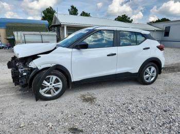  Salvage Nissan Kicks