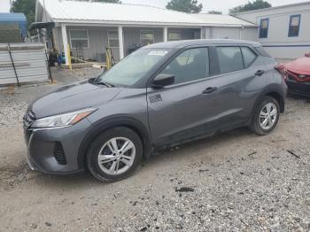  Salvage Nissan Kicks