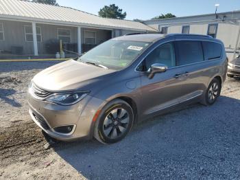  Salvage Chrysler Pacifica