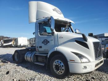  Salvage Volvo Vnr