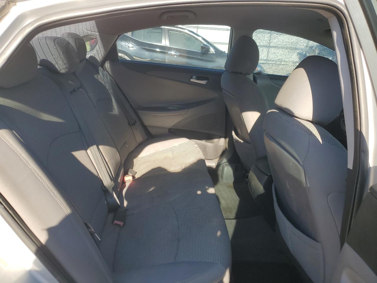 Hyundai SONATA Gls Image 12