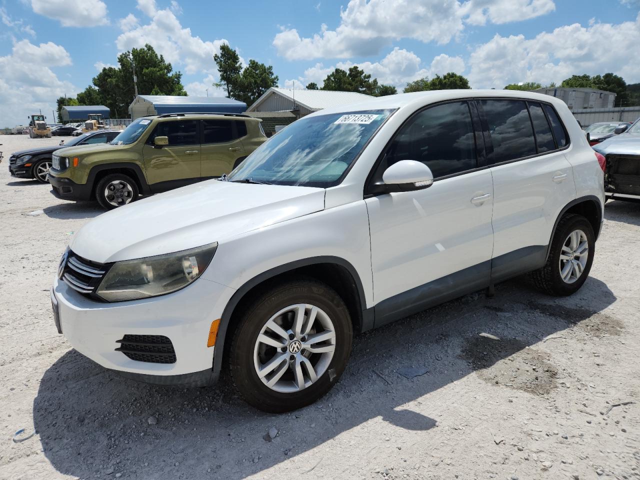 Volkswagen Tiguan S Image 1