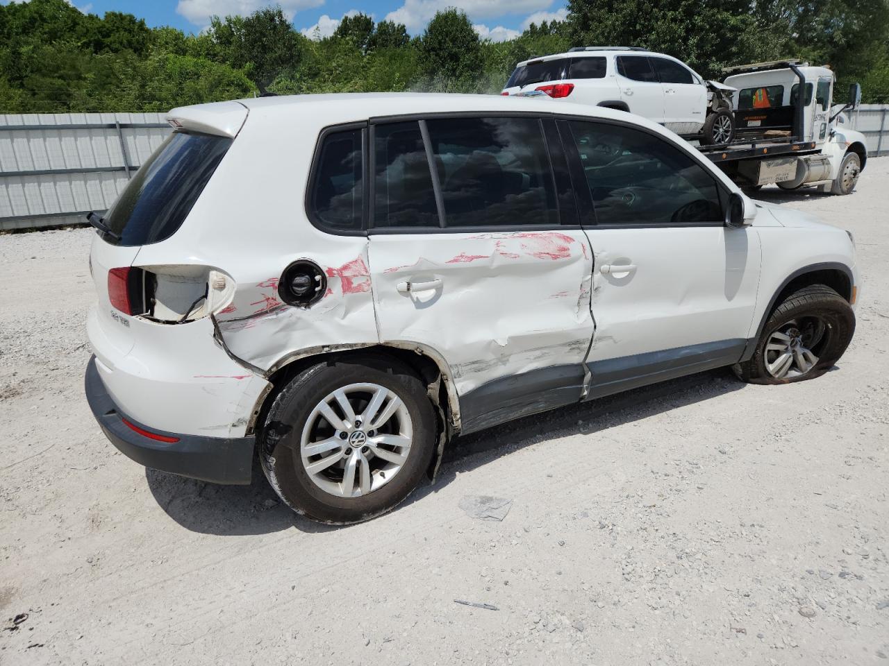 Volkswagen Tiguan S Image 14