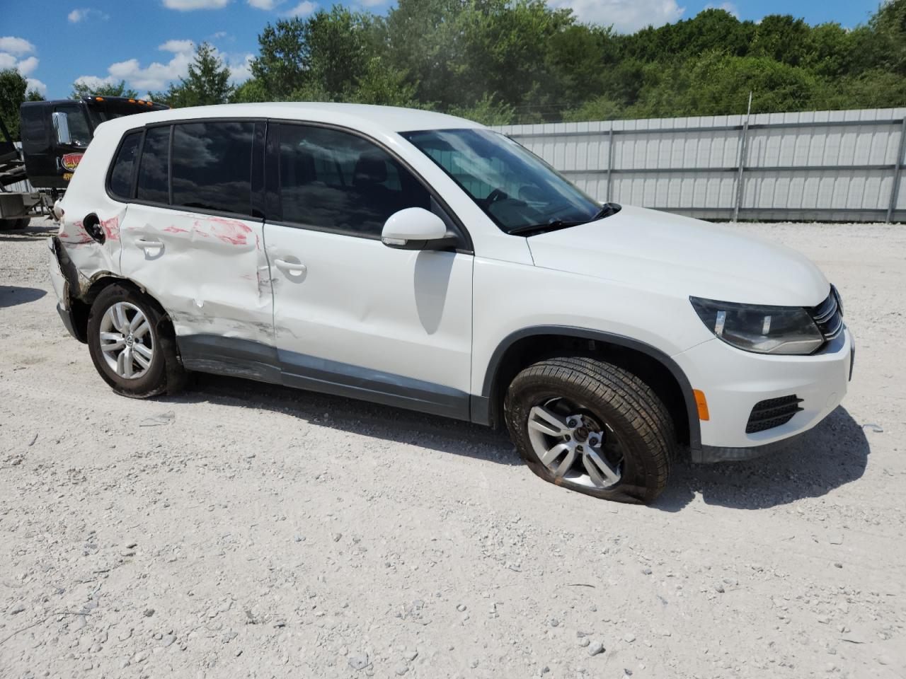 Volkswagen Tiguan S Image 13