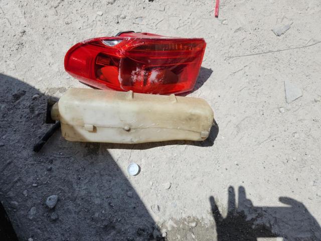 Volkswagen Tiguan S Image 6