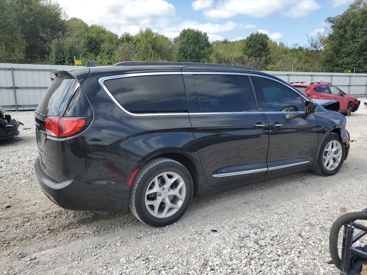 Chrysler Pacifica Touring L Image 6