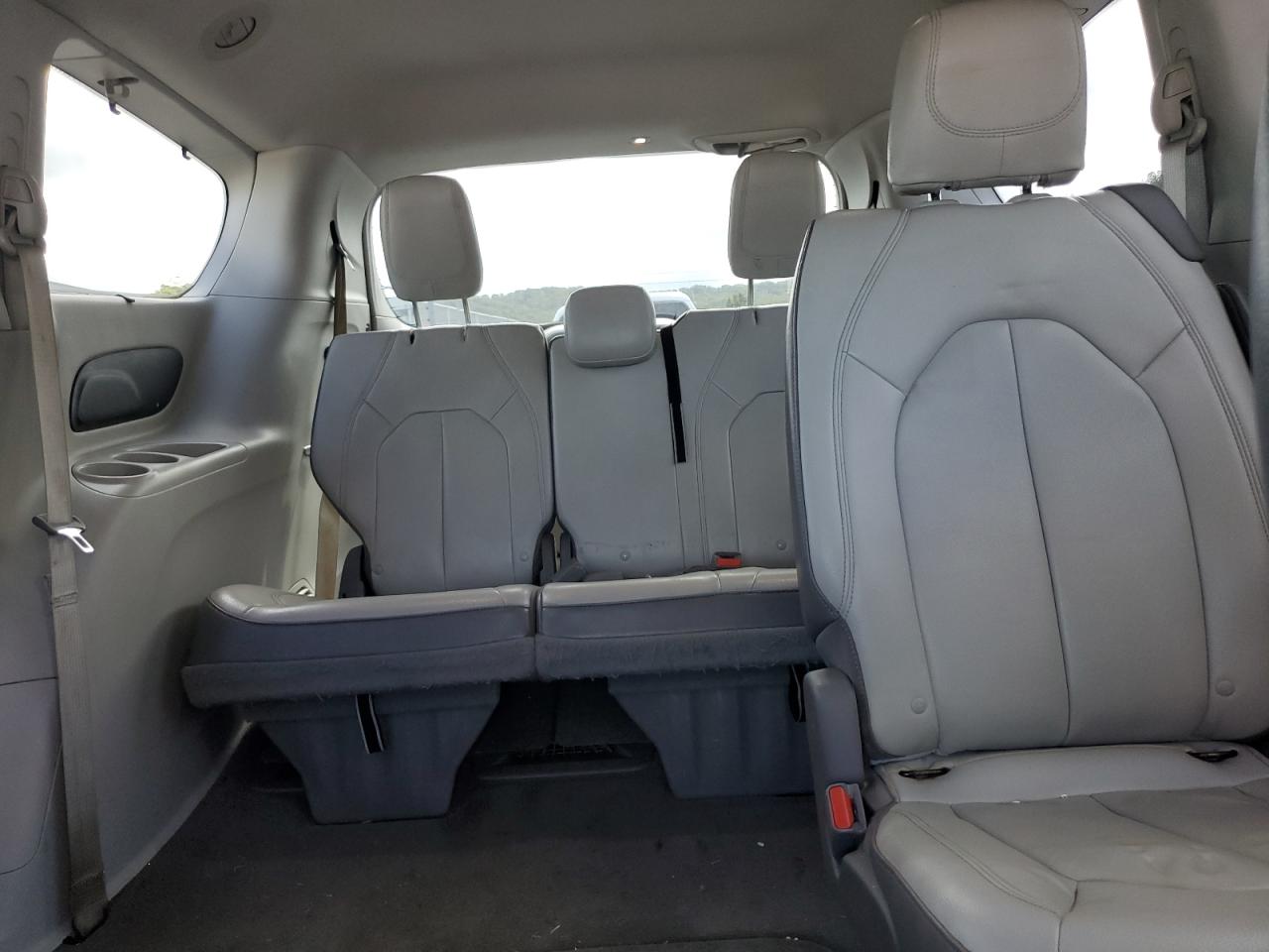 Chrysler Pacifica Touring L Image 5