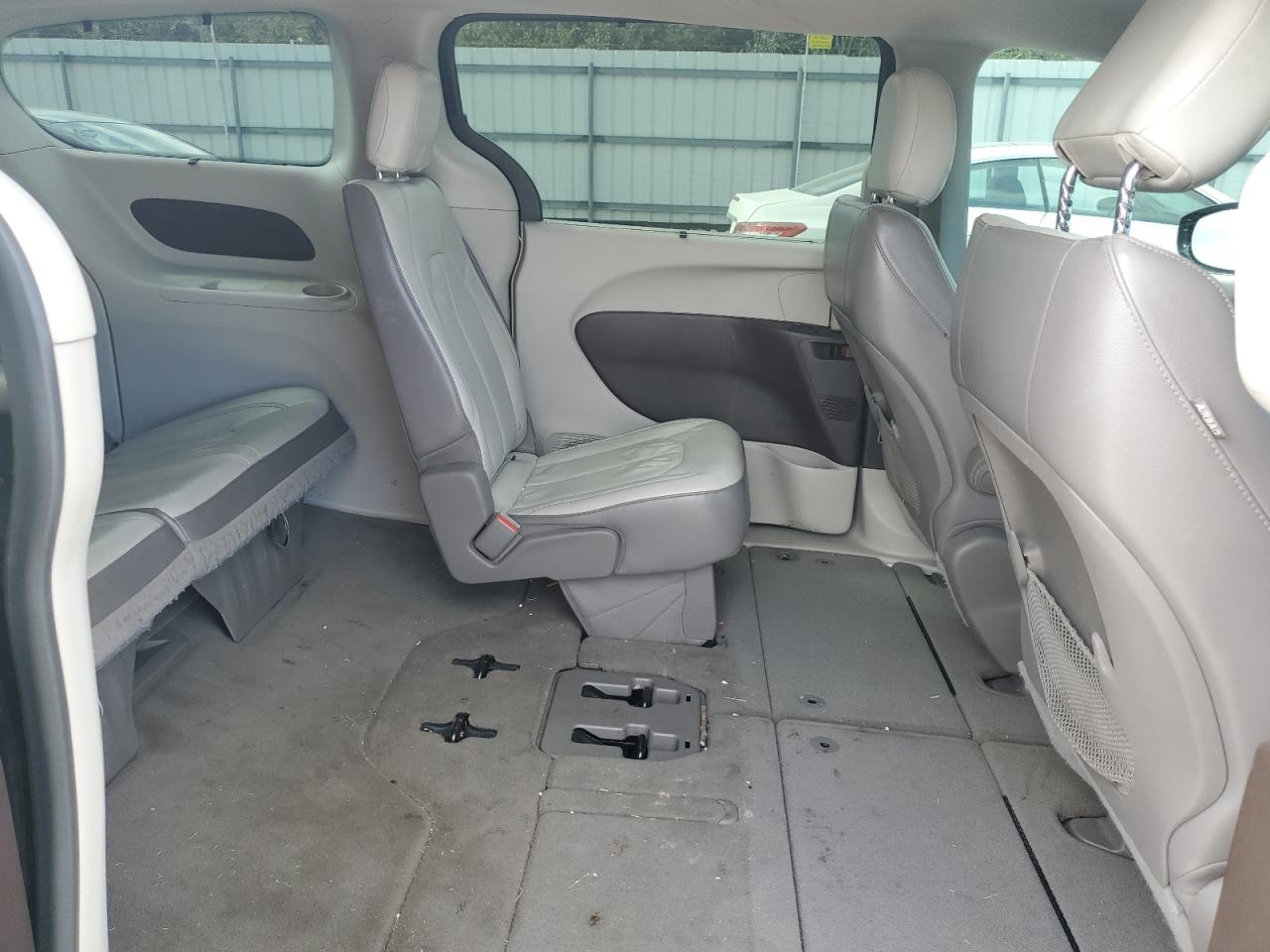 Chrysler Pacifica Touring L Image 8