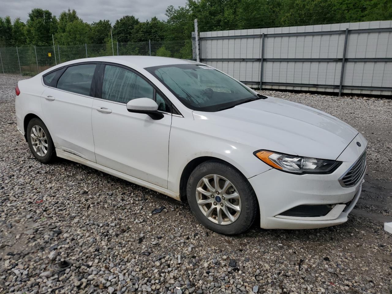 Ford Fusion S Image 10