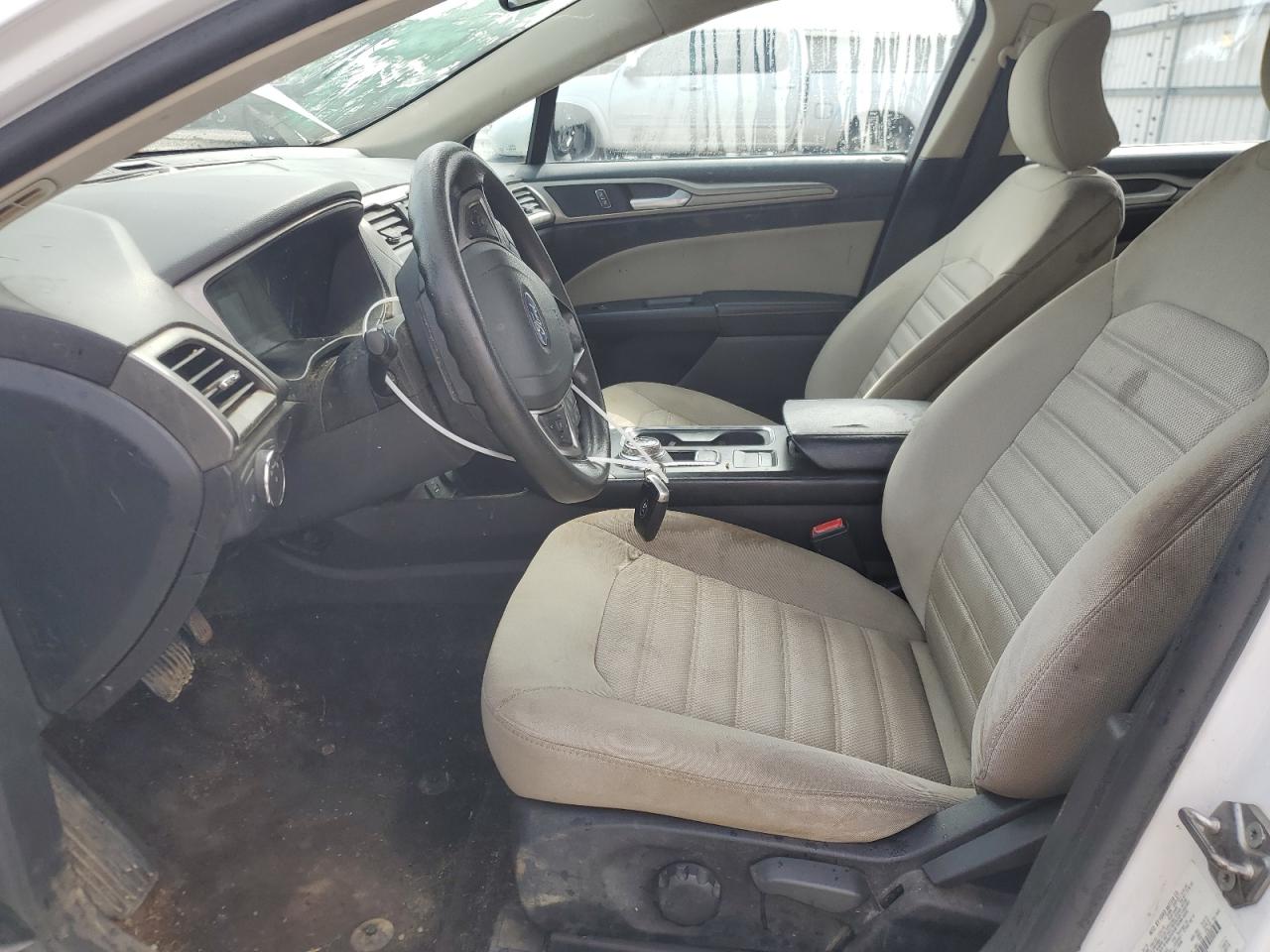 Ford Fusion S Image 9