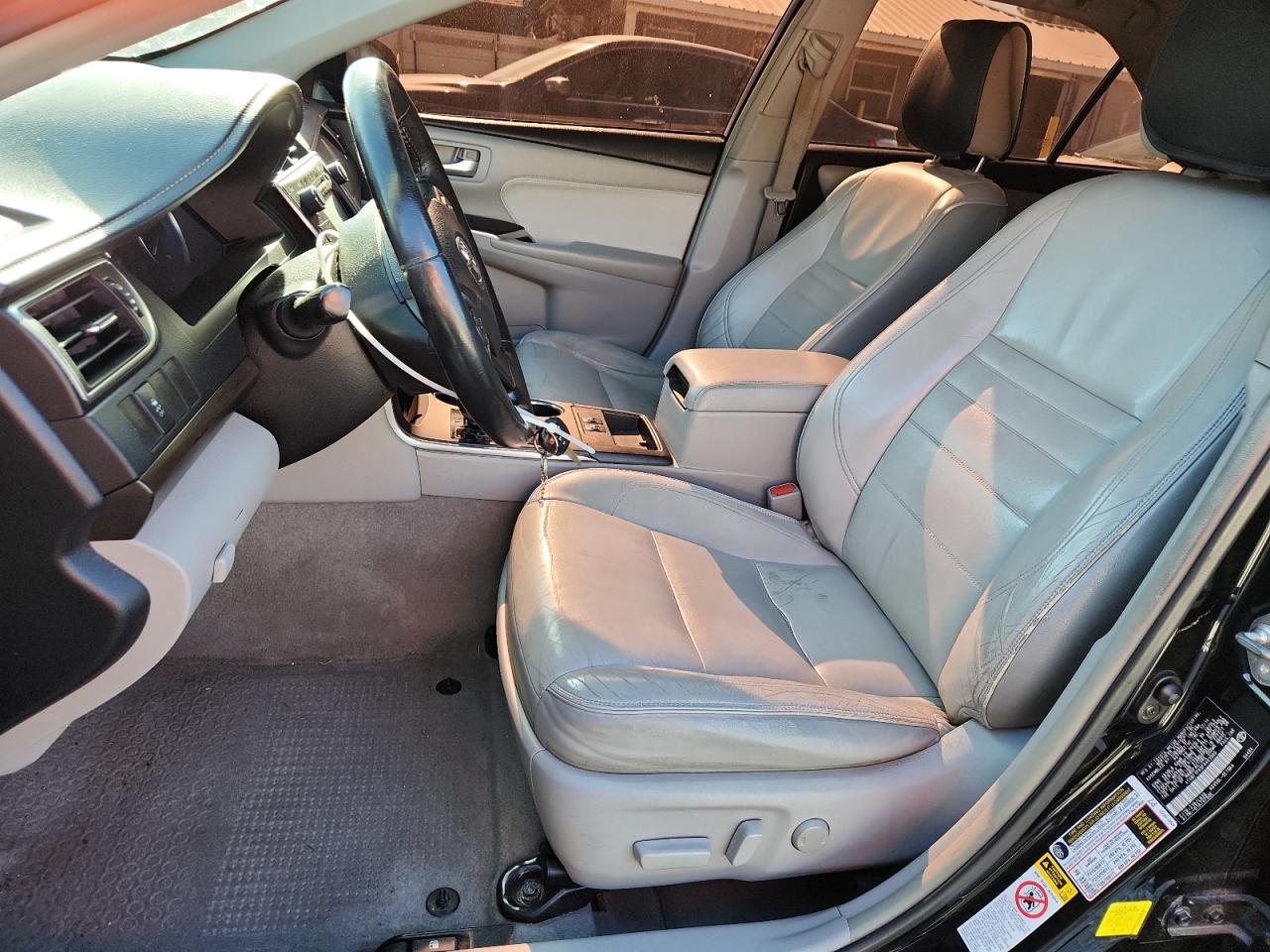 Toyota Camry Le Image 12