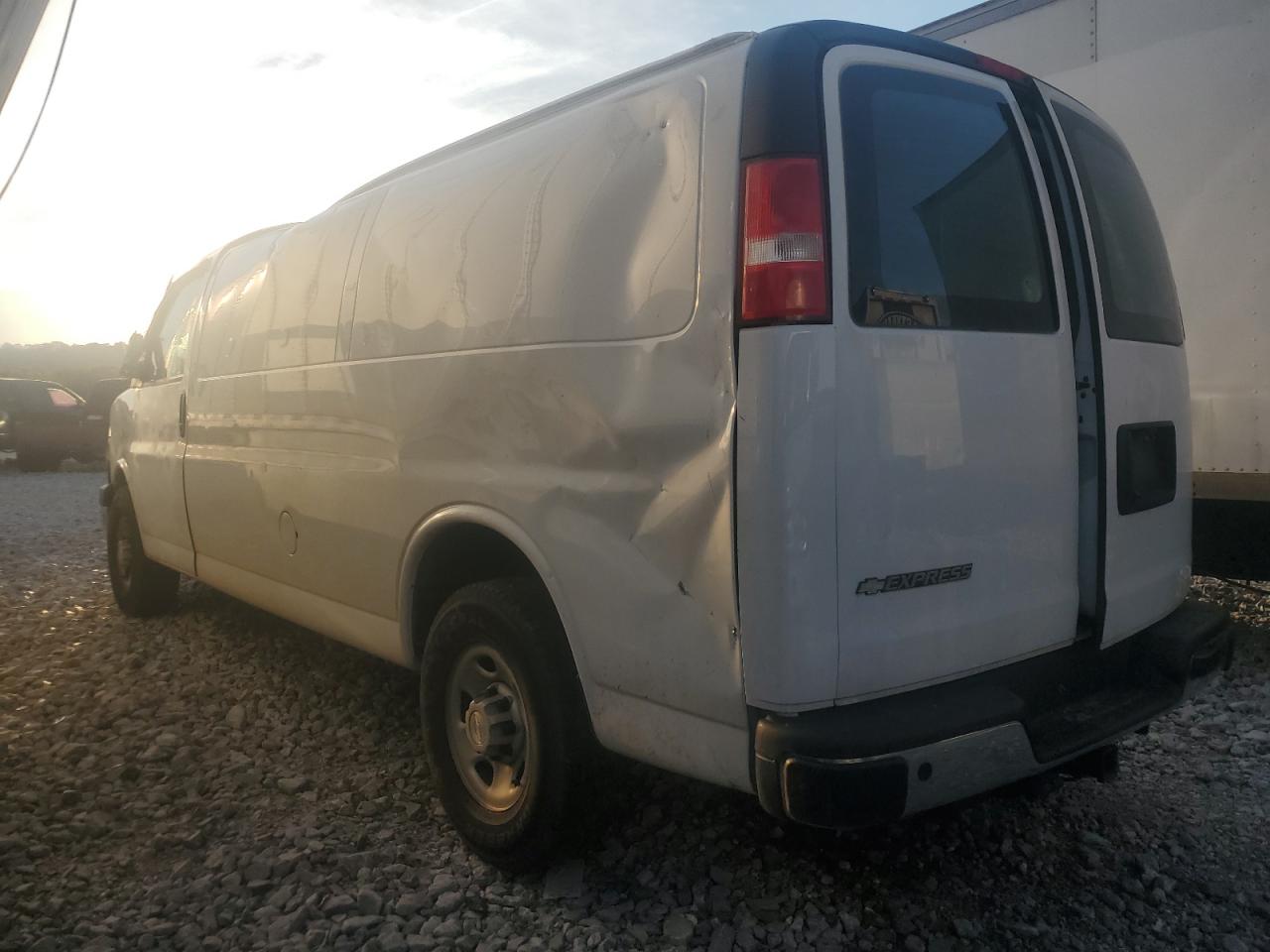 Chevrolet Express Image 5