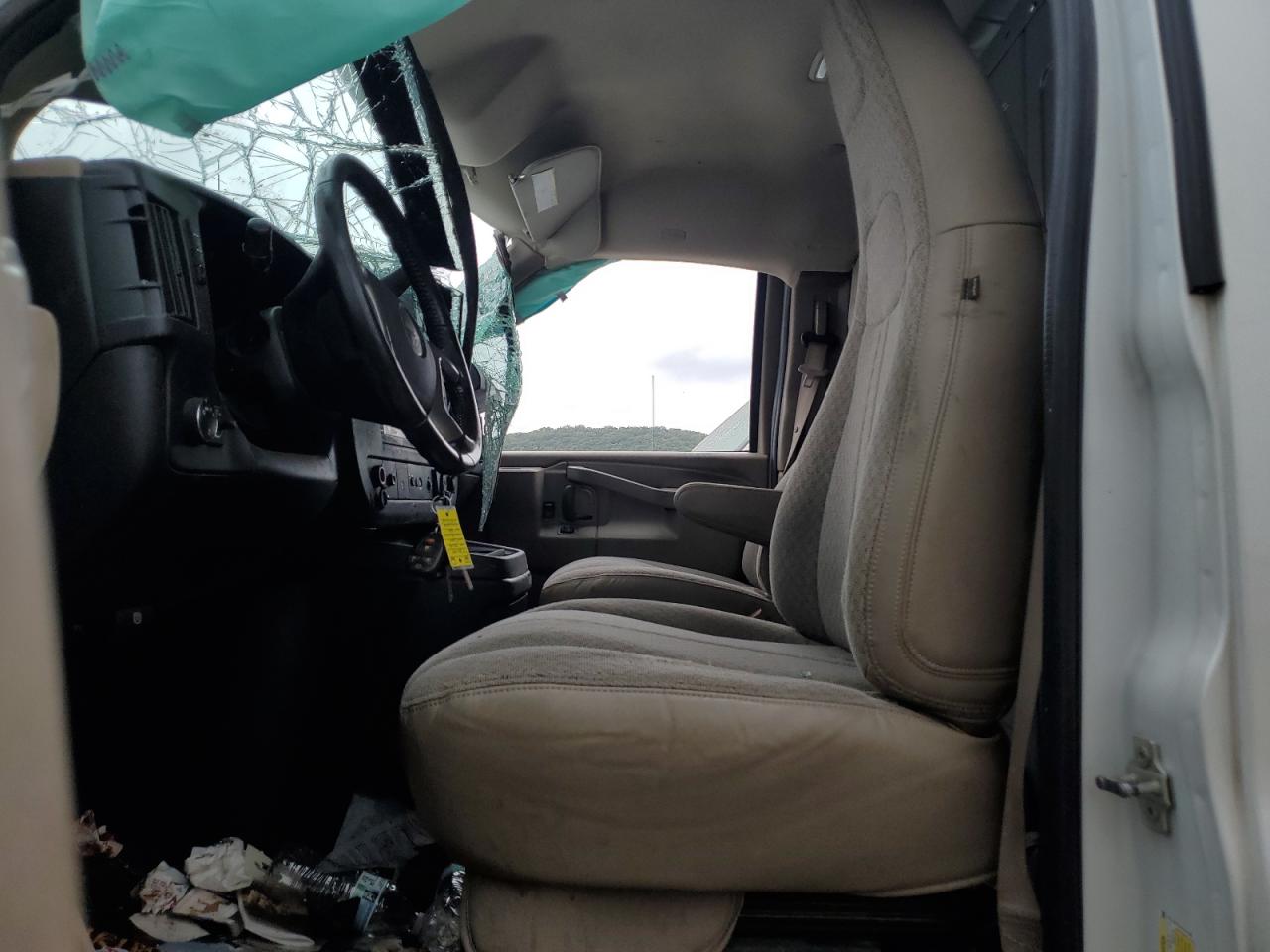 Chevrolet Express Image 9