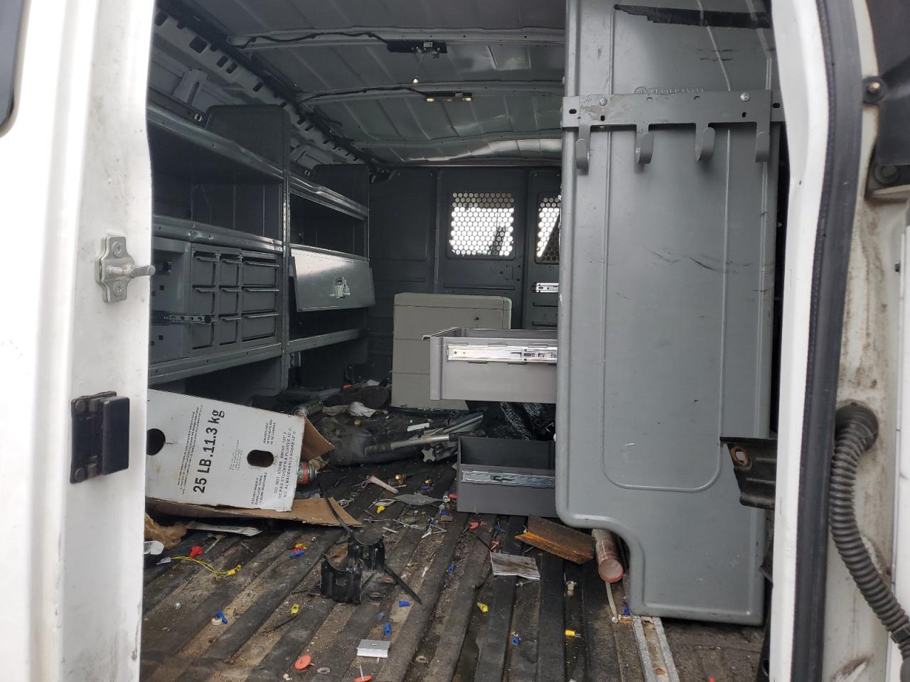 Chevrolet Express Image 4