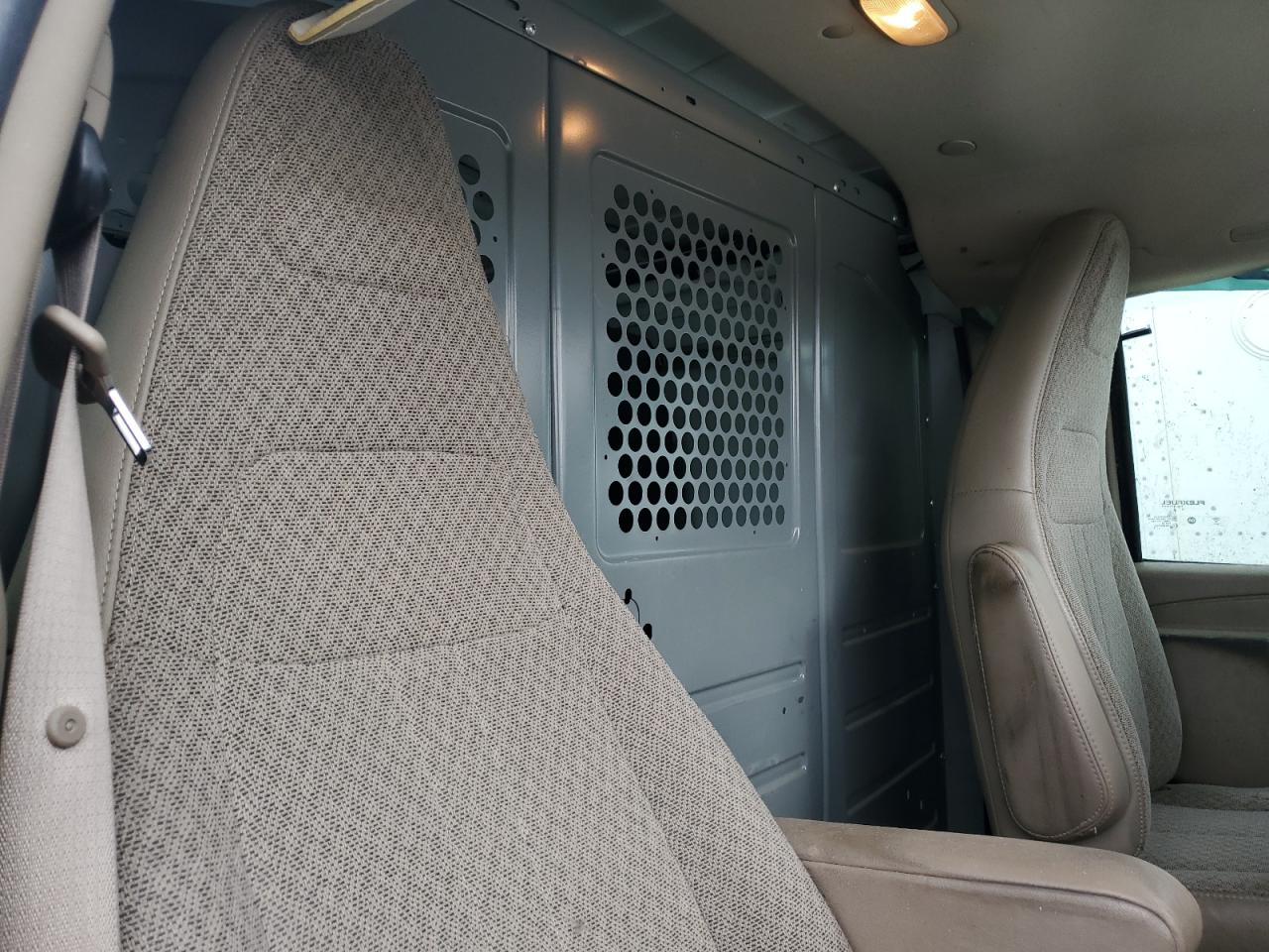 Chevrolet Express Image 7