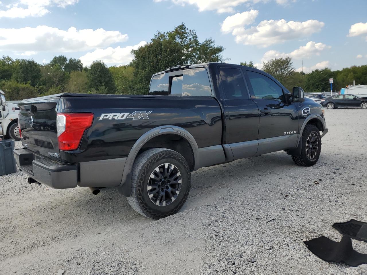 Nissan Titan Sv Image 4