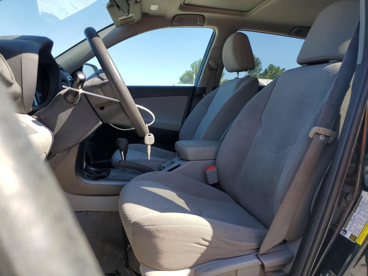 Toyota RAV4 Image 12