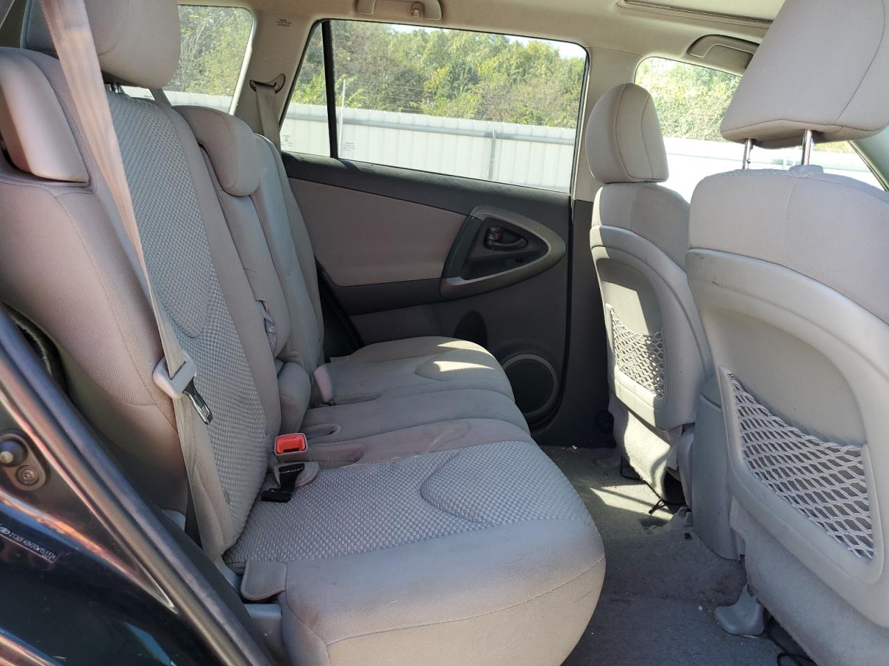 Toyota RAV4 Image 11