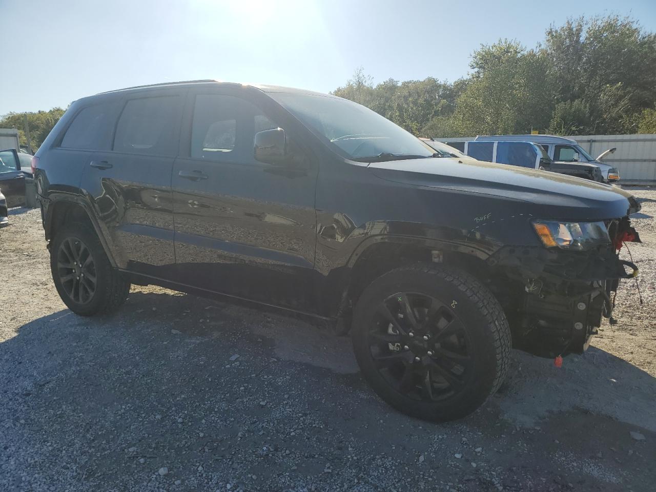 Jeep Grand Cherokee Laredo Image 2