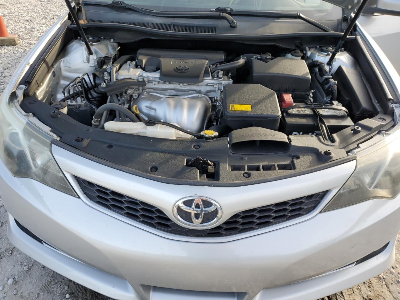 Toyota Camry L Image 4