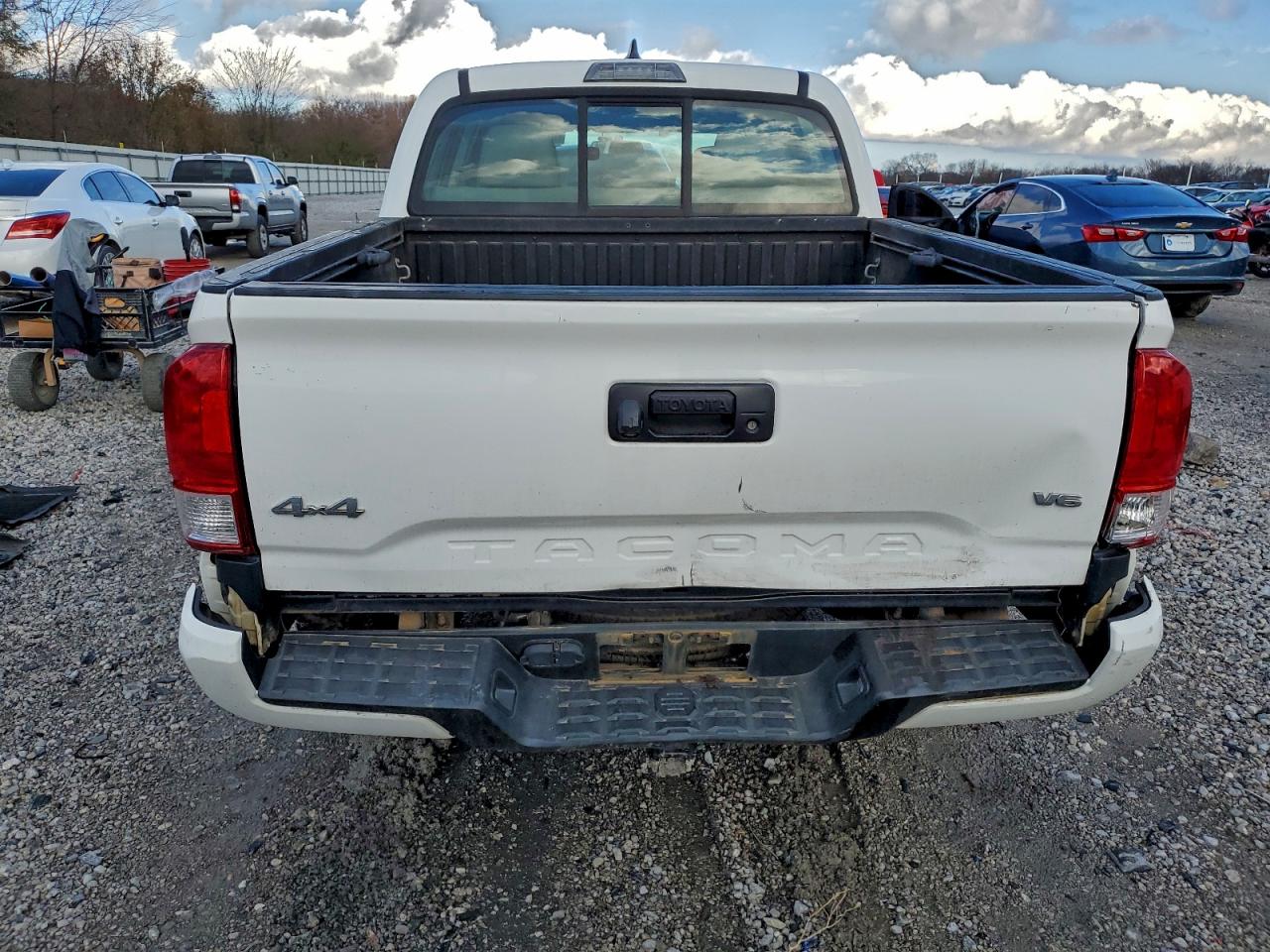 Toyota Tacoma Double Cab Image 8