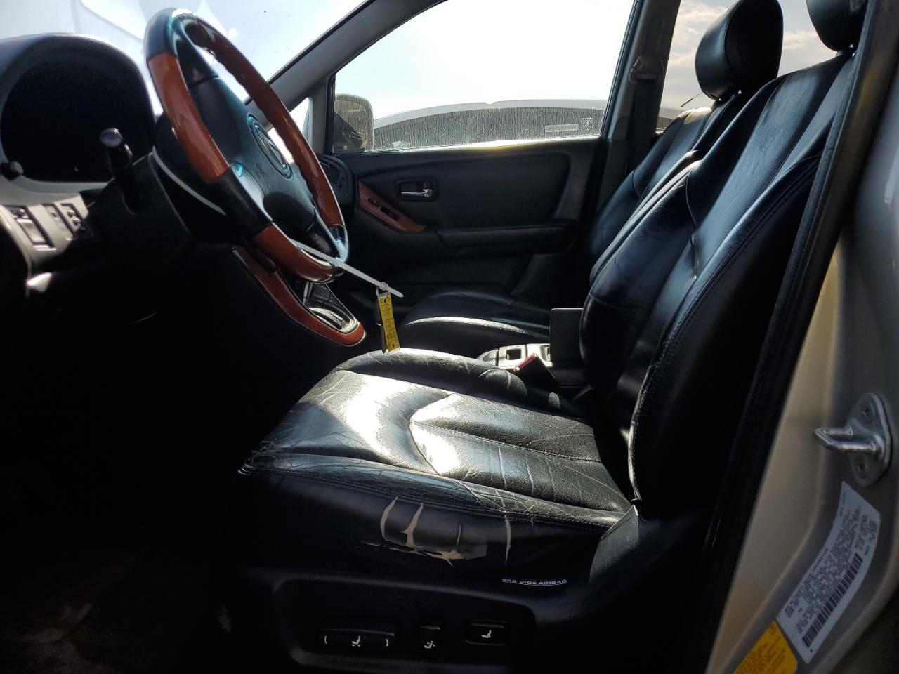 Lexus RX 300 Image 2