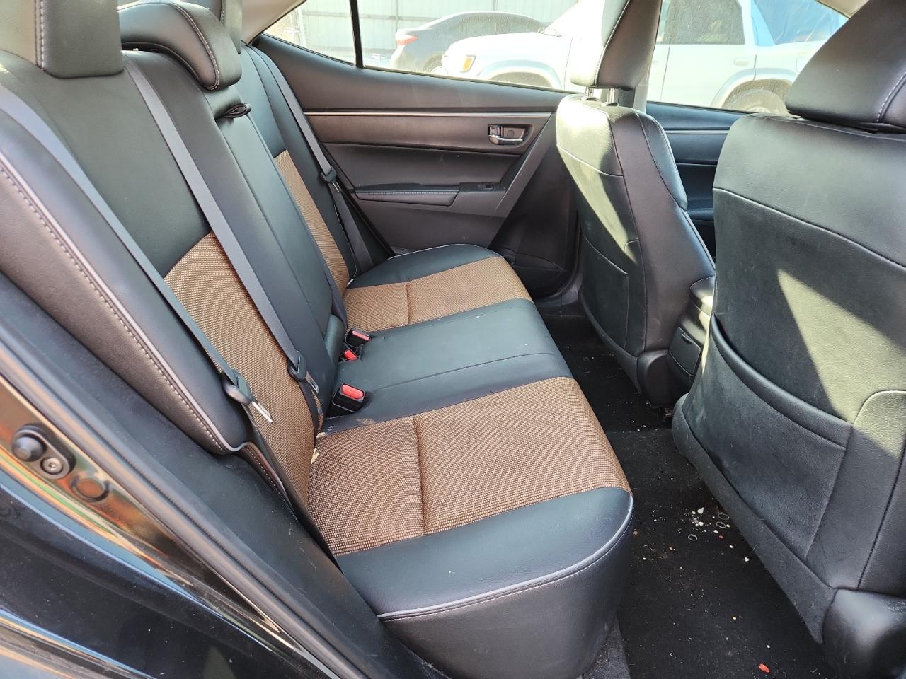 Toyota Corolla L Image 8