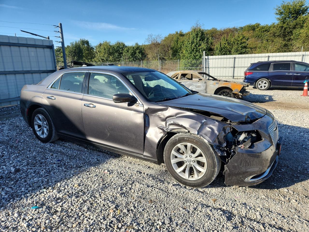 Chrysler 300 Limited Image 8