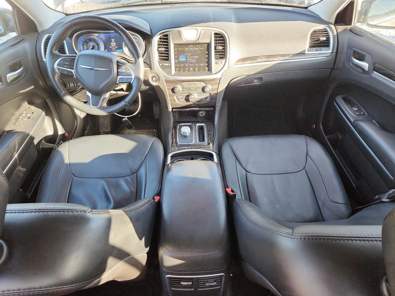 Chrysler 300 Limited Image 3