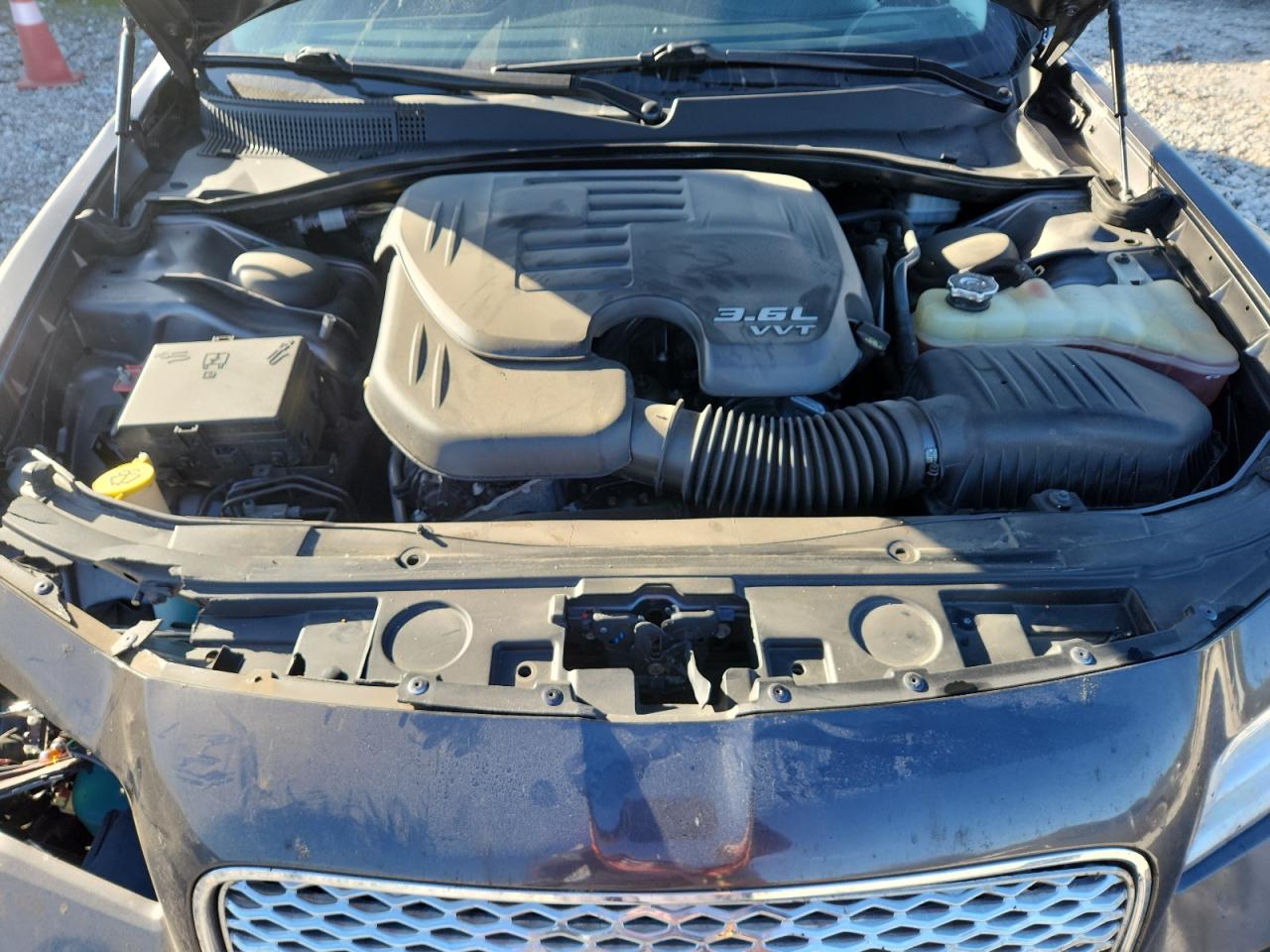 Chrysler 300 Limited Image 12