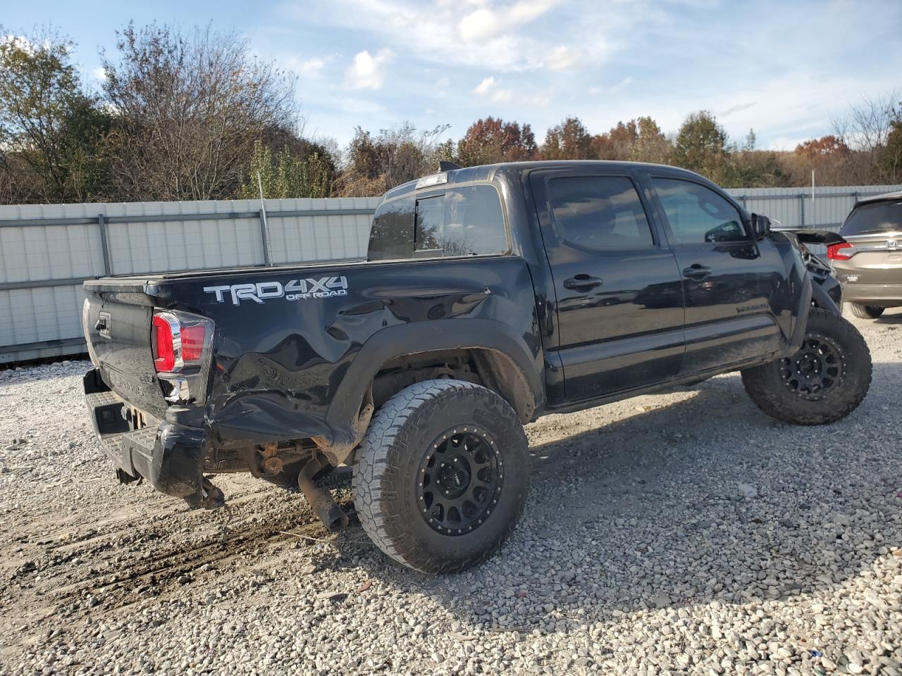 Toyota Tacoma Double Cab Image 3