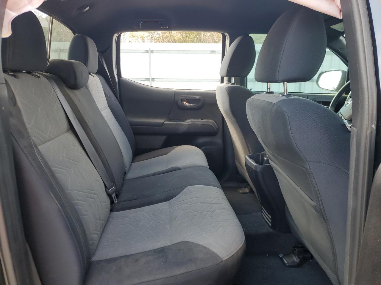 Toyota Tacoma Double Cab Image 9