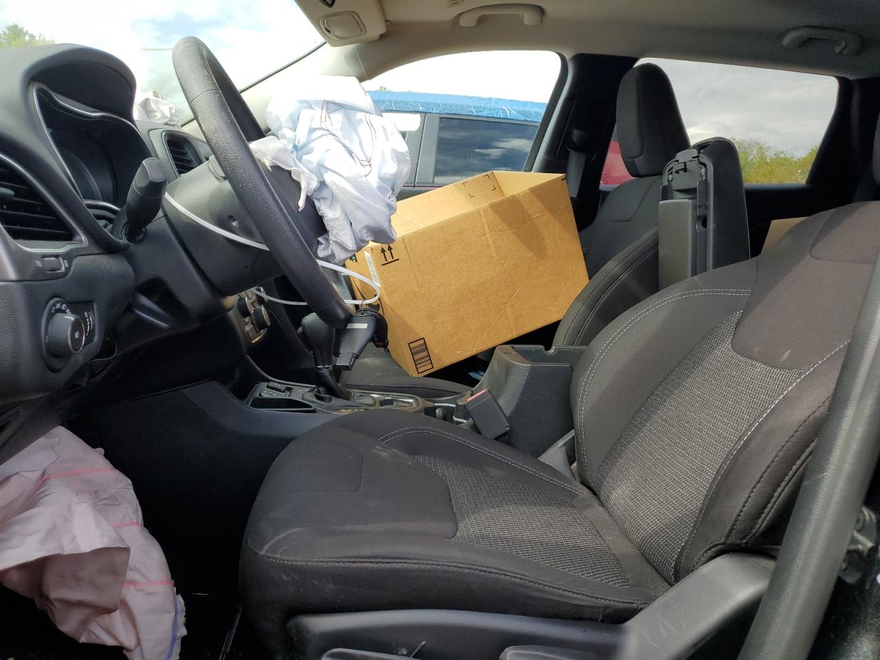 Jeep Grand Cherokee Latitude Image 11