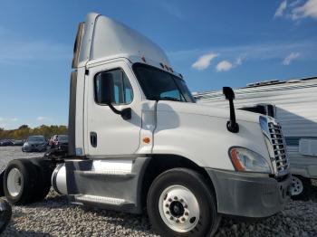  Salvage Freightliner Cascadia 1
