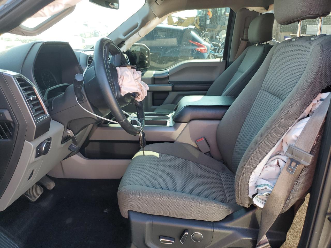 Ford F-150 Supercrew Image 8