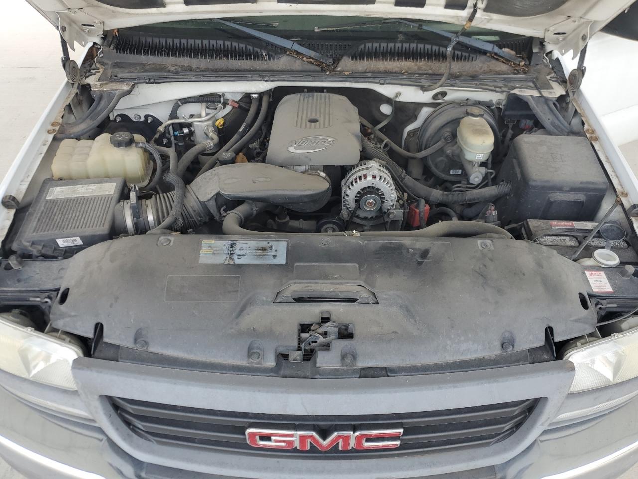 GMC Sierra C1500 Image 8