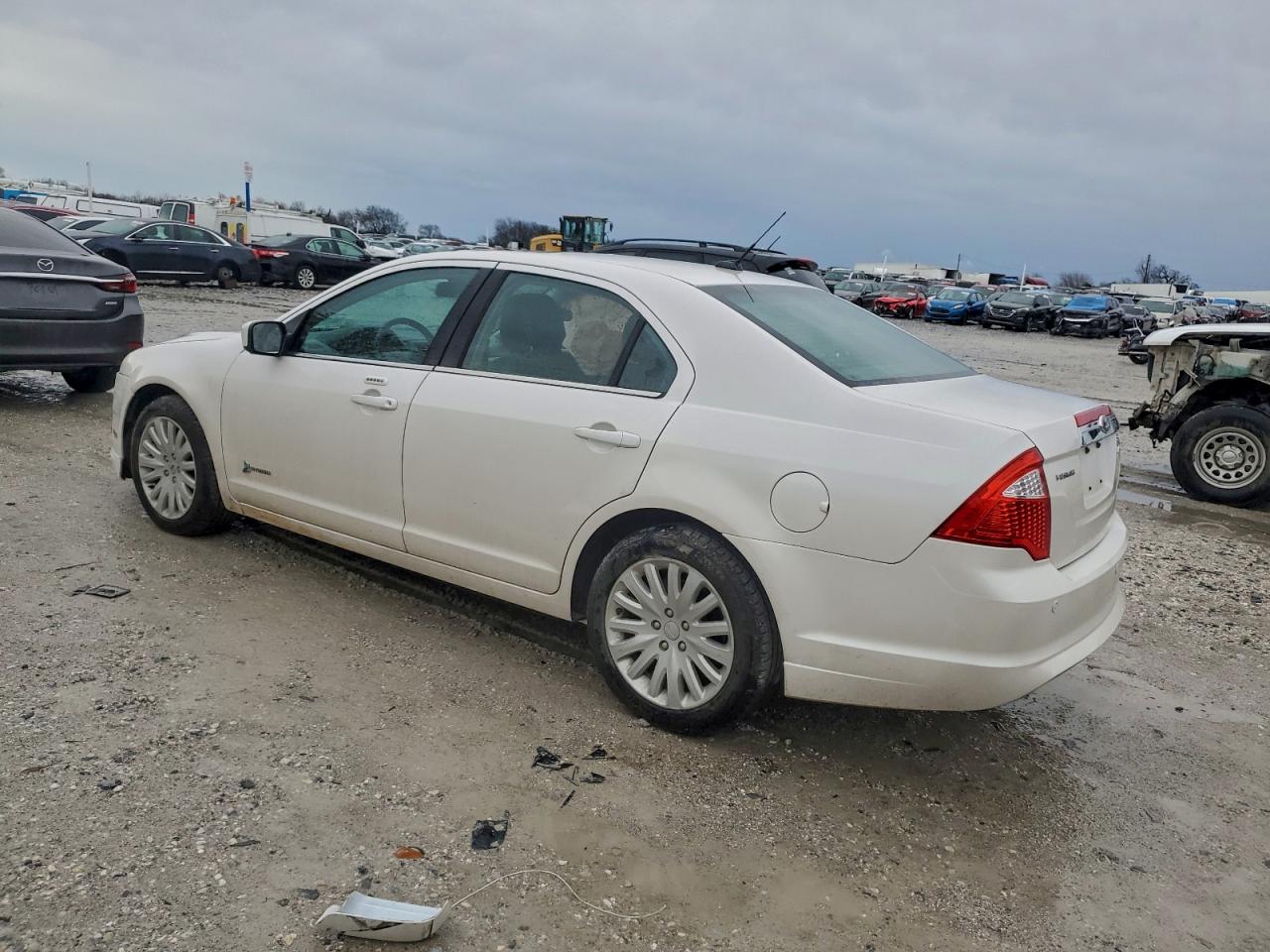 Ford Fusion Hybrid Image 2