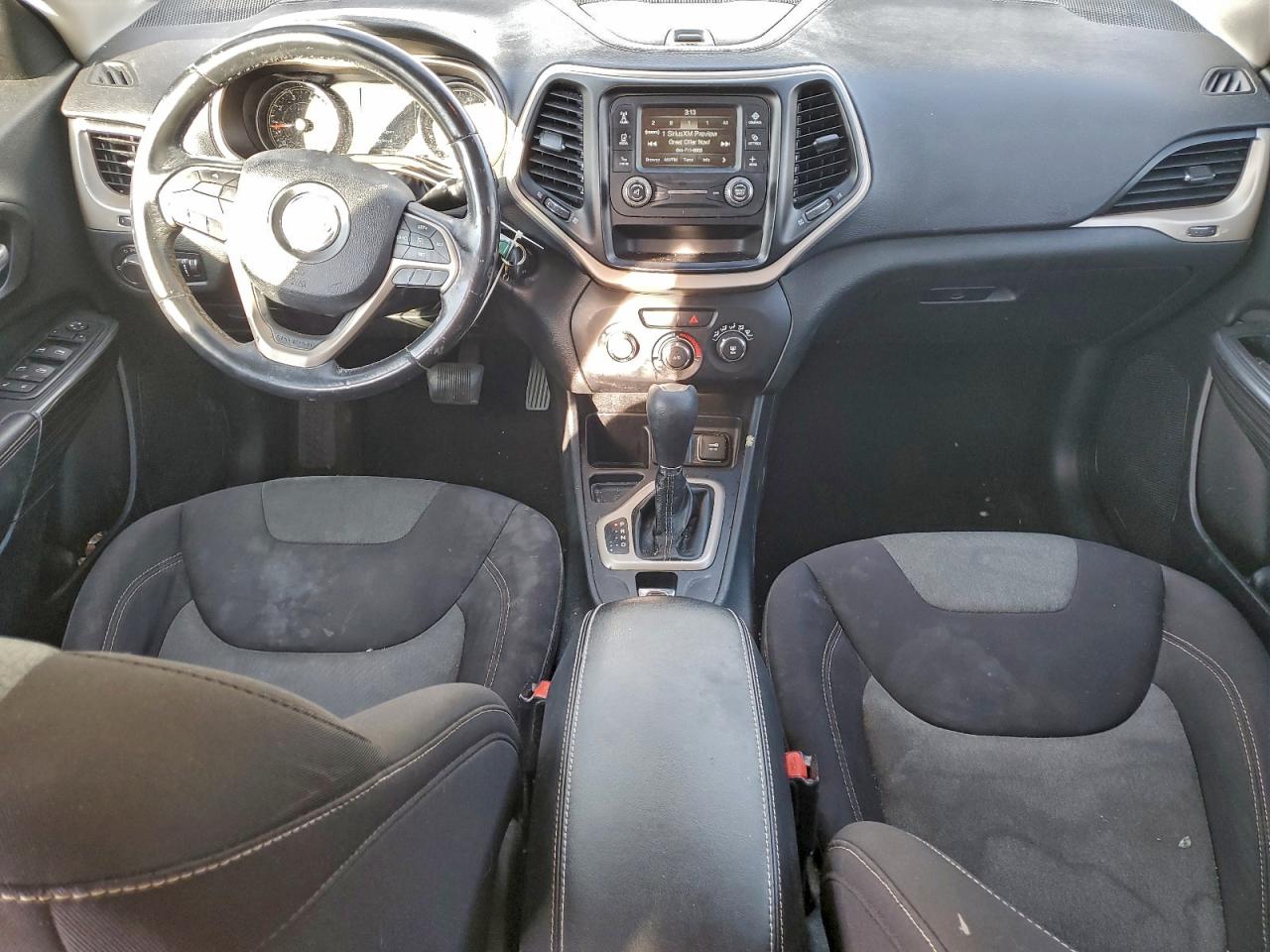 Jeep Grand Cherokee Sport Image 13