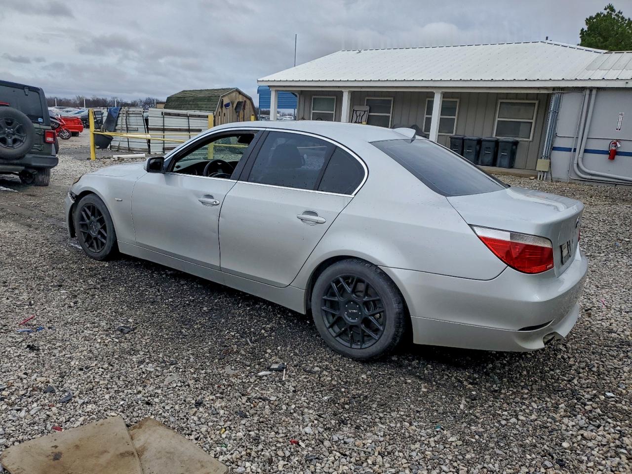 BMW 5 Series I Image 11