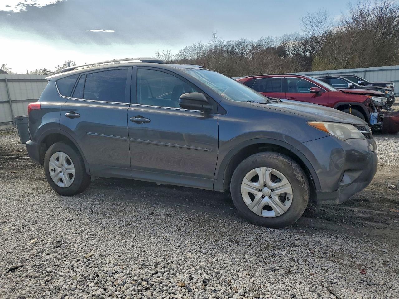Toyota RAV4 Le Image 13