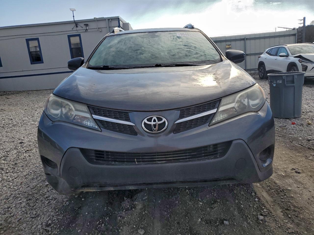 Toyota RAV4 Le Image 5
