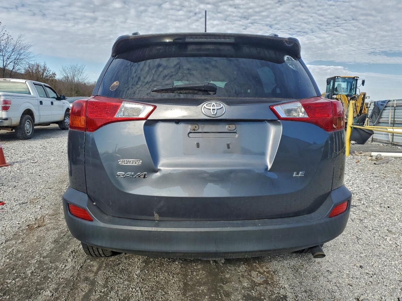 Toyota RAV4 Le Image 7