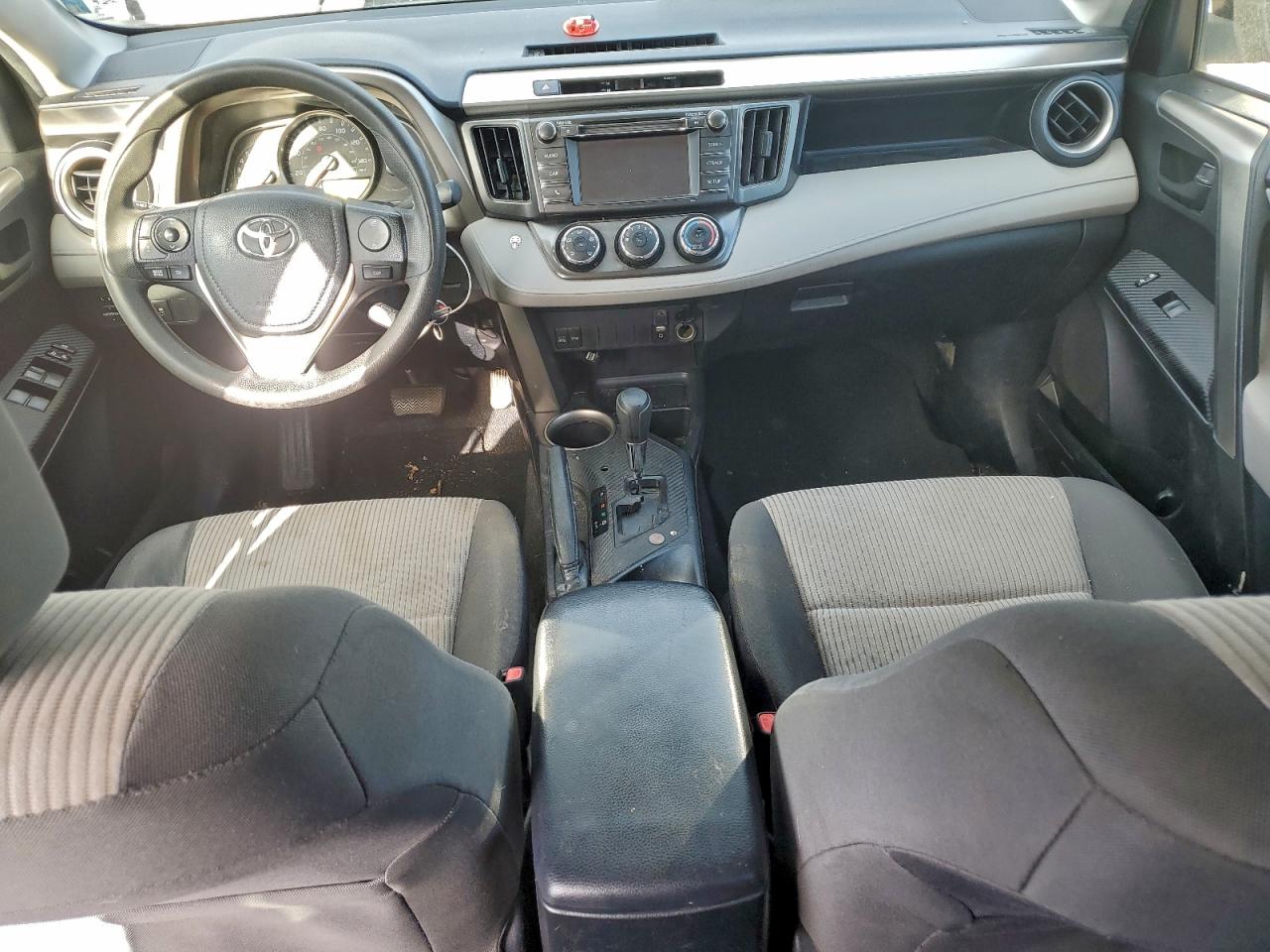 Toyota RAV4 Le Image 9